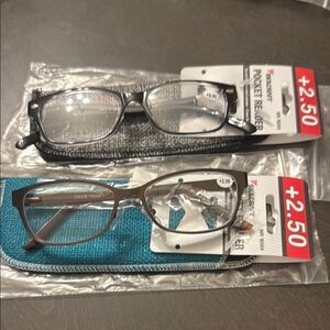 Pocket Reader Glasses - Black and Silver